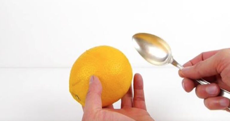 Δείτε πως μπορείτε να καθαρίσετε ένα πορτοκάλι με κουτάλι!