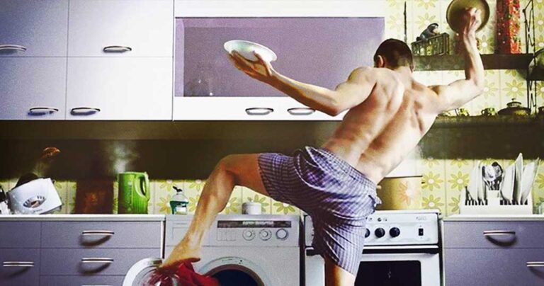 Ξέρετε ποιος άντρας είναι ο πιο σέξι; Ο άντρας που κάνει τις δουλειές του σπιτιού!