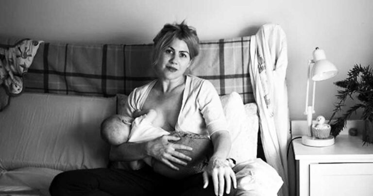 Βαρέθηκε τις στημένες φωτογραφίες θηλασμού και έκανε κάτι που χιλιάδες μαμάδες την ακολούθησαν.