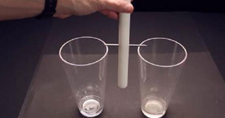 Τι θα συμβαίνει εάν ανάψουμε ένα κερί ανάμεσα από δύο ποτήρια;