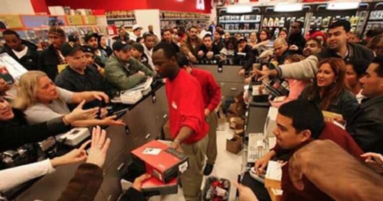 Οι άνθρωποι μετατρέπονται σε “ζόμπι” κατά τη διάρκεια της “Black Friday”