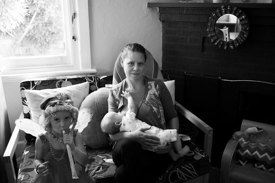 3972060-880-1447662273tired-of-staged-breastfeeding-photos-i-started-shooting-it-in-all-its-beautiful-messiness-9__880