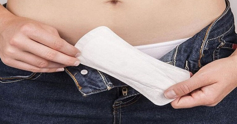 Γυναίκα γράφει το πιο έξυπνο γράμμα σε εταιρία για σερβιέτες. Αυτό που τους λέει είναι ανεκτίμητο.