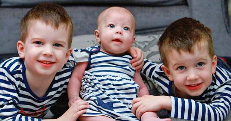 Μητέρα γέννησε τρία ίδια μωρά με διαφορά πέντε ετών!