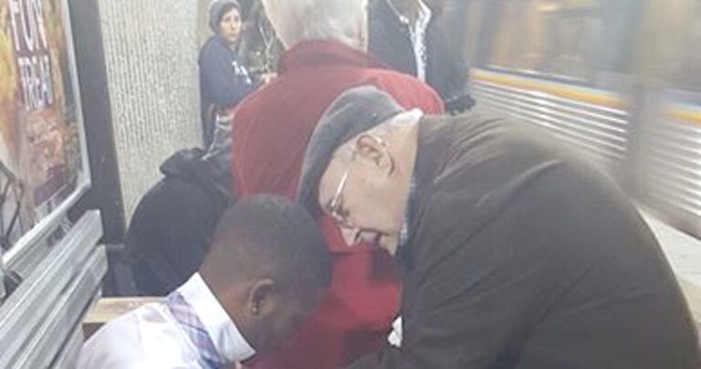 Ηλικιωμένος άντρας βοηθάει έναν νεαρό να δέσει την γραβάτα του και η πράξη του έγινε γνωστή σε όλο το διαδίκτυο!