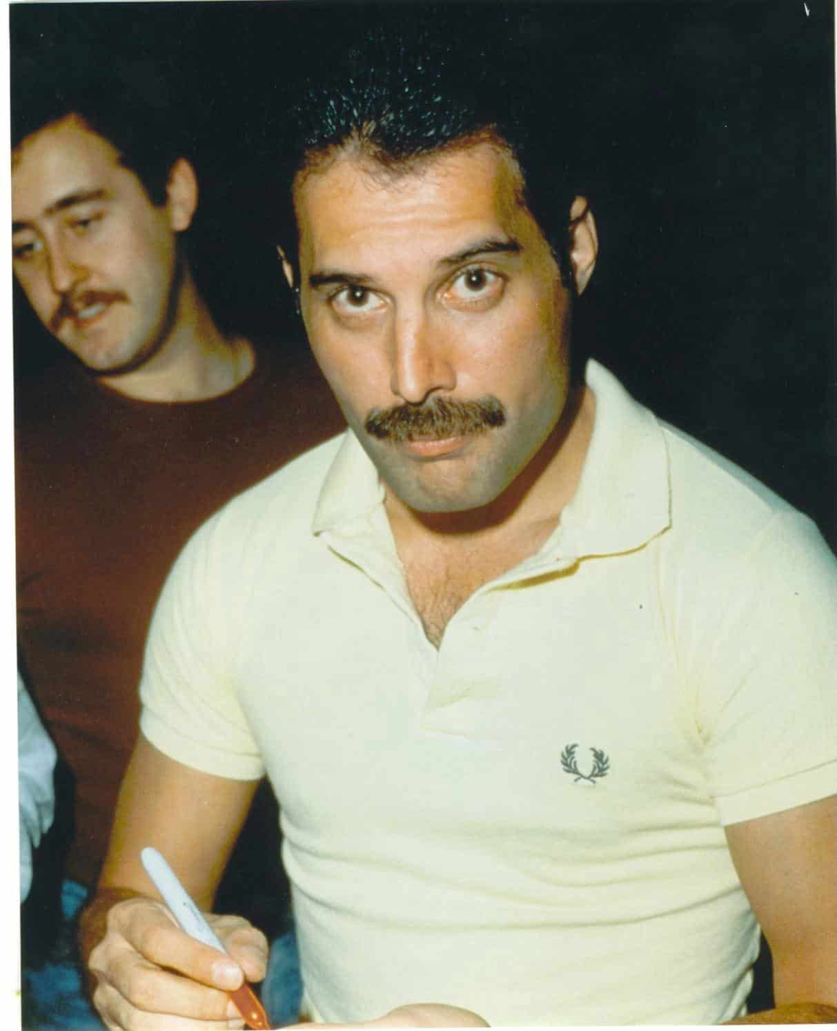 Freddie_Mercury_1221525622