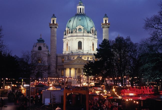 Lowres 00000027801 Karlskirche In Vienna At Christmas Time Christmas Market Oesterreich Werbung Diejun