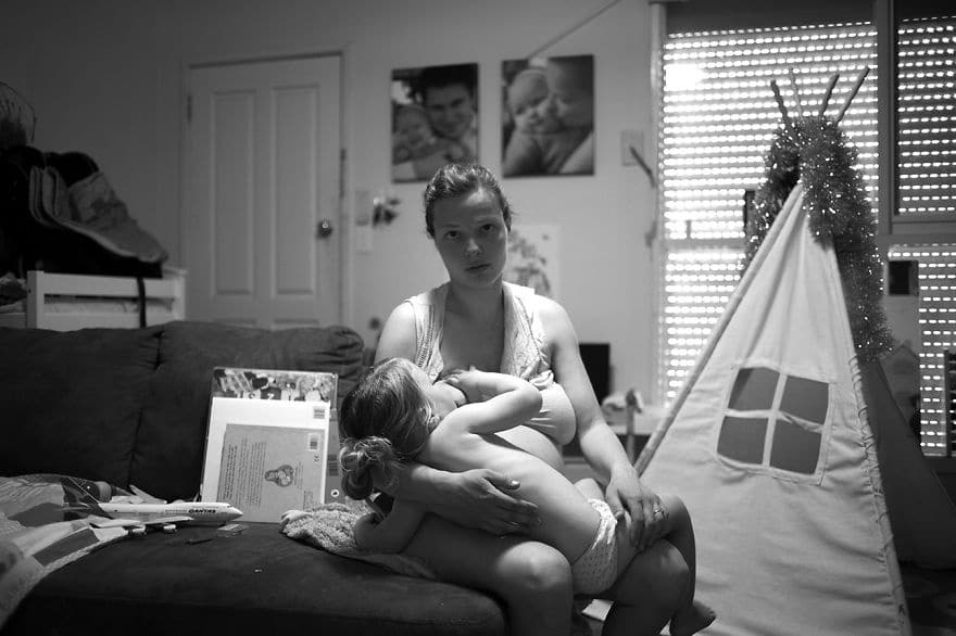 3971760-880-1447661299tired-of-staged-breastfeeding-photos-i-started-shooting-it-in-all-its-beautiful-messiness-7__880