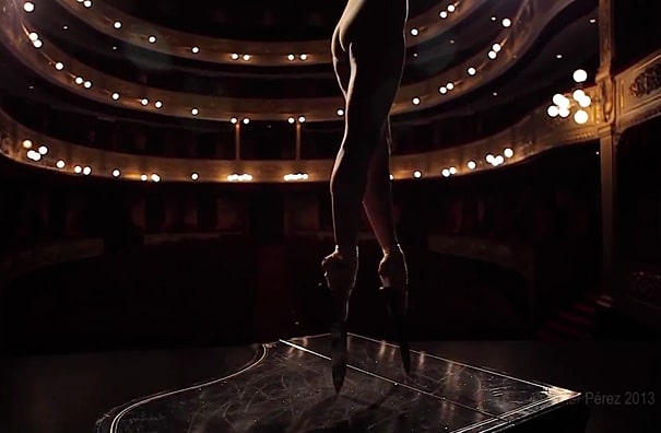 en-puntas-ballerina-performs-with-knife-shoes-javier-perez-6