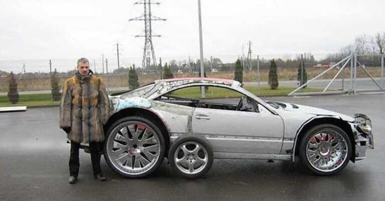 Άντρας μεταμόρφωσε εξ ολοκλήρου ένα παλιό αυτοκίνητό με το πιο αναπάντεχο υλικό!