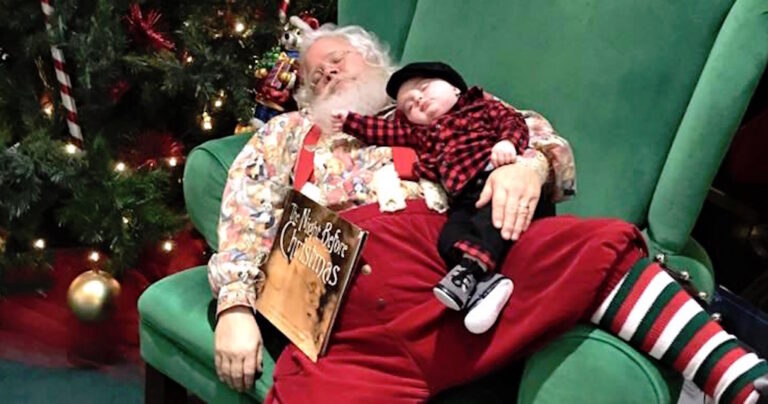 Ο πατέρας πάει το γιο του στο πολυκατάστημα για να βγάλει φωτογραφίες με τον Άγιο Βασίλη. Μέχρι που συμβαίνει κάτι αξιαγάπητο!