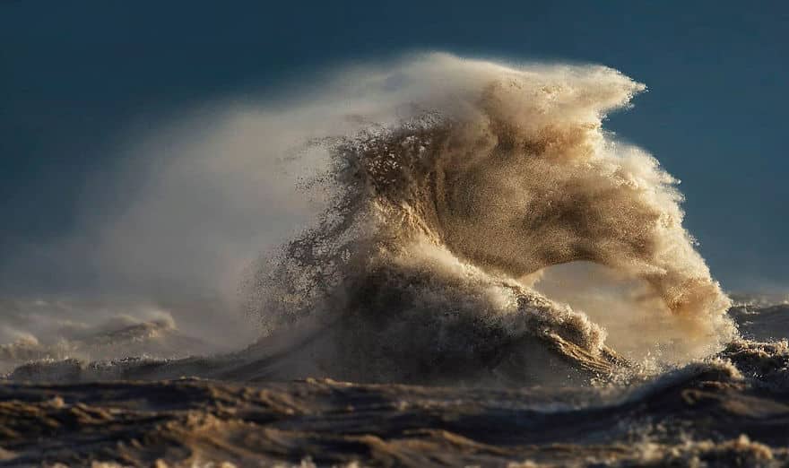 the-freak-liquid-mountains-of-lake-erie-19__880