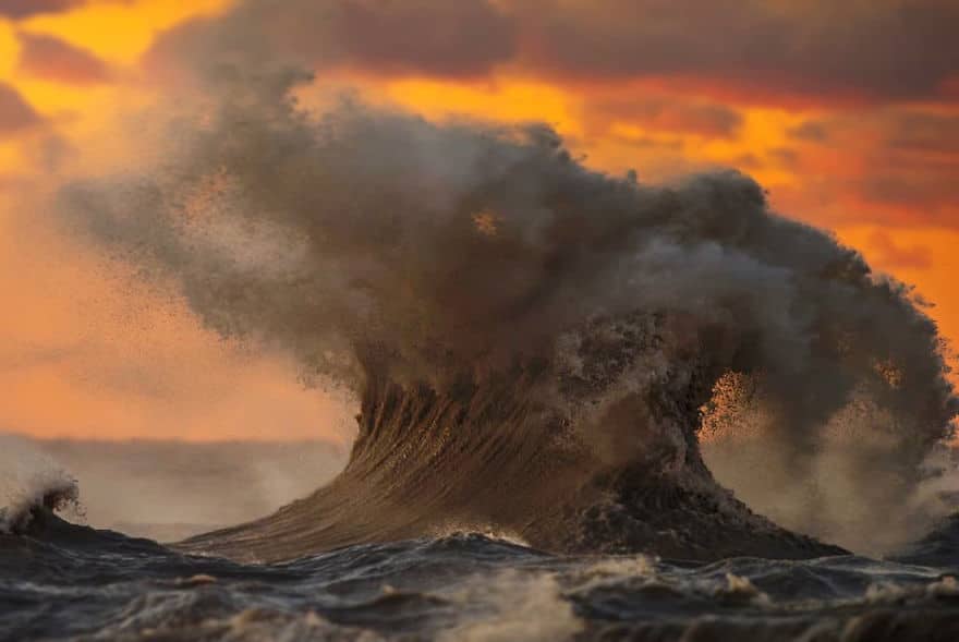 the-freak-liquid-mountains-of-lake-erie-9__880