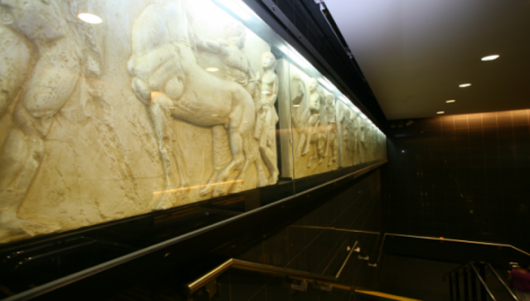 Δείτε τον σταθμό «Ελλάδα» του μετρό στη… Χιλή!