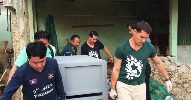 Η αστυνομία έκανε έφοδο σε κρησφύγετο ναρκωτικών, αλλά δεν ήταν έτοιμοι για αυτό που αντίκρισαν.