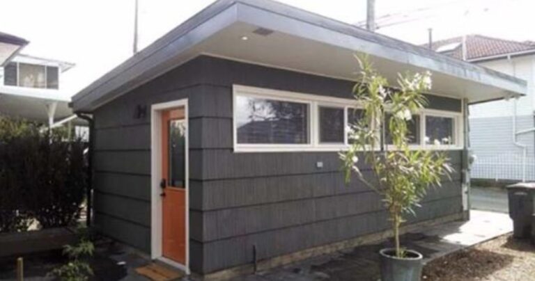 Μετέτρεψε το παλιό του γκαράζ σε έναν όμορφο μικρό χώρο!