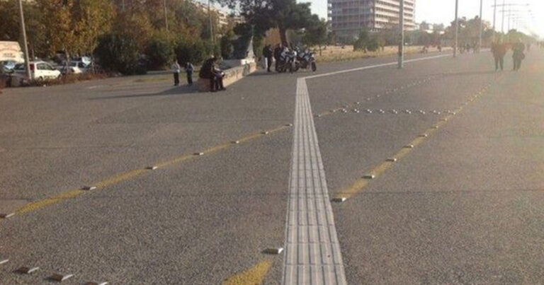 Η διαδρομή τυφλών στη Θεσσαλονίκη που περνάει μέσα από τον ποδηλατόδρομο!