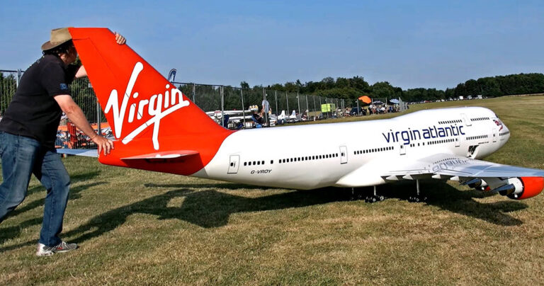 Είναι αυτό το μεγαλύτερο τηλεκατευθυνόμενο αεροπλάνο στο κόσμο;