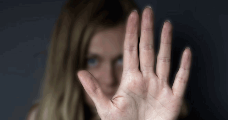 Ποτέ μην αγγίξεις με βία το σώμα ή την ψυχή μιας γυναίκας, γιε μου