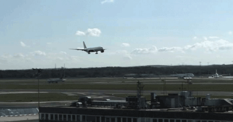 Αεροπλάνο μετατρέπεται σε… “ρομπότ” λίγο πριν την προσγείωση του στο αεροδρόμιο!