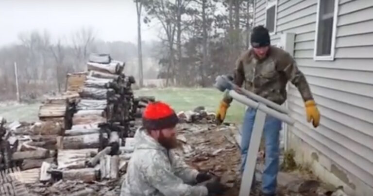 Βαρεθήκατε να κουβαλάτε καυσόξυλα; Δείτε τι σκέφτηκαν αυτοί οι τύποι!