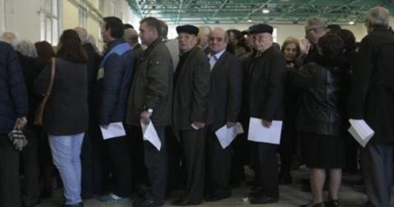 Η τρίτη ηλικία… λιποθυμά για να εκλέξει πρόεδρο της ΝΔ.
