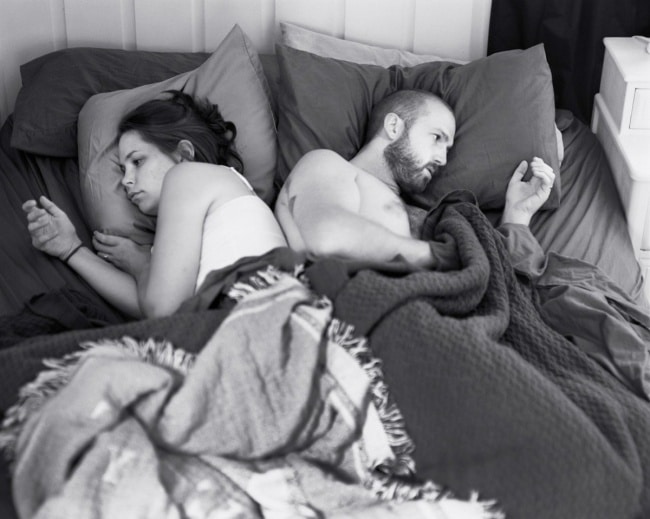4936960-650-1449239446-2647260-R3L8T8D-650-pickersgill-and-his-wife-often-lie-in-bed-focused-on-their-devices-for-the-photo-series-removed-he-removed-their-phones-to-show-just-how-weird-that-can-be