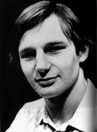 young-liam-neeson-in-white-buttondown-black-and-white-photo-u2