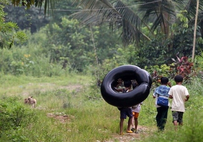 281905-R3L8T8D-650-children-going-to-school-around-the-world-53