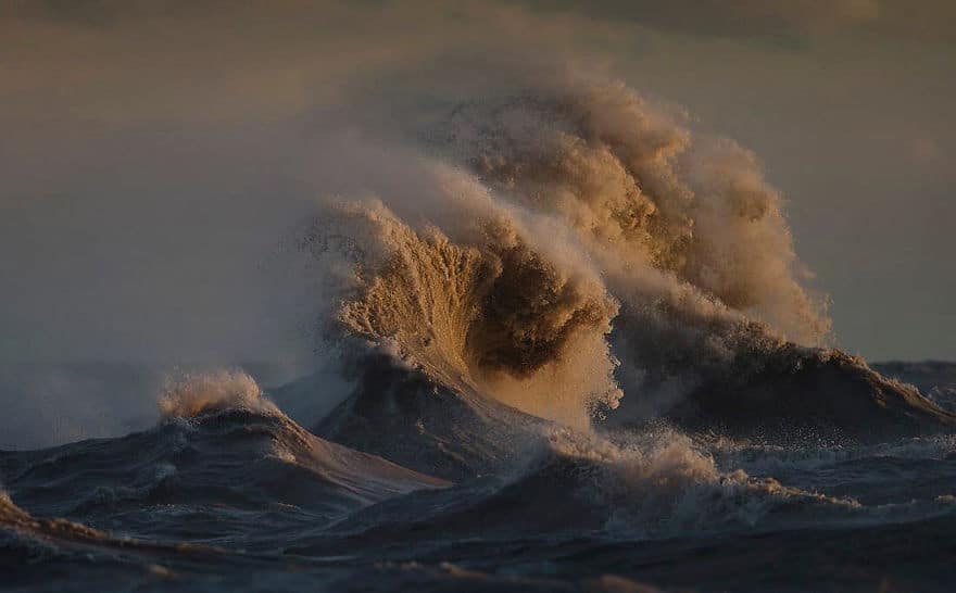 the-freak-liquid-mountains-of-lake-erie-7__880