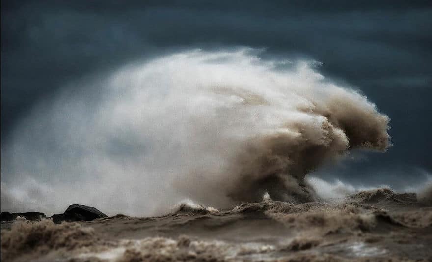 the-freak-liquid-mountains-of-lake-erie-2__880