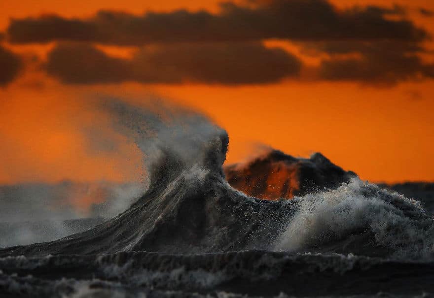 the-freak-liquid-mountains-of-lake-erie-15__880