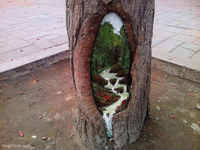 Ζωγράφος μετατρέπει τρύπες δέντρων σε έργα τέχνης