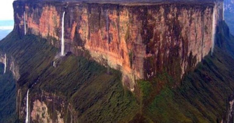 Ένα μοναδικό βουνό χωρίς κορυφή!