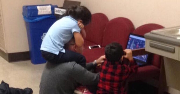 O καθηγητής της έκανε την μπέιμπι σίτερ για να γράψει στις εξετάσεις η ανύπανδρη μητέρα