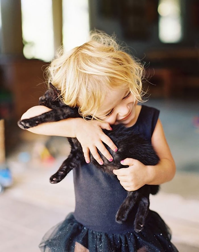 kids-with-pets-571__700