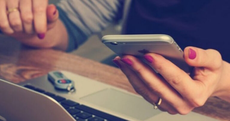 Μια γυναίκα έστειλε γράμμα στην τεχνική υποστήριξη. Η απάντησή τους ήταν πανέξυπνη και ξεκαρδιστική.