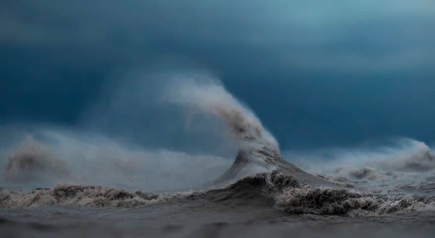 the-freak-liquid-mountains-of-lake-erie__880