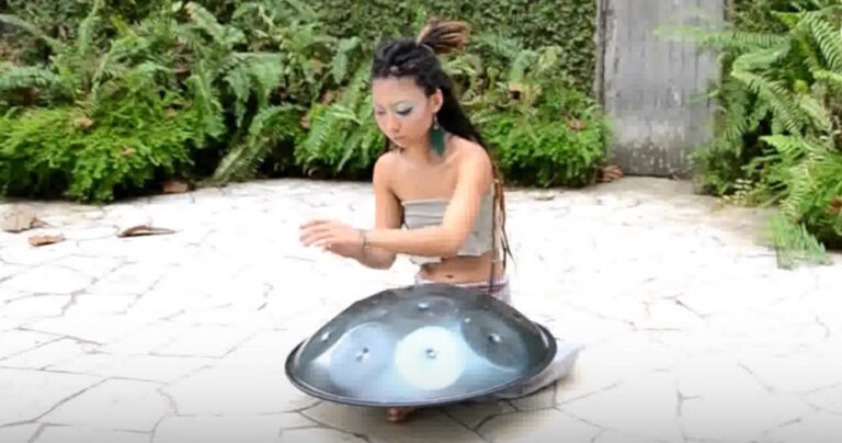 Αυτό το τύμπανο παράγει τον πιο απόκοσμο ήχο που θα ακούσετε ποτέ!