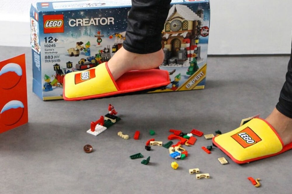 5058610-1000-1449682223-legoslippers