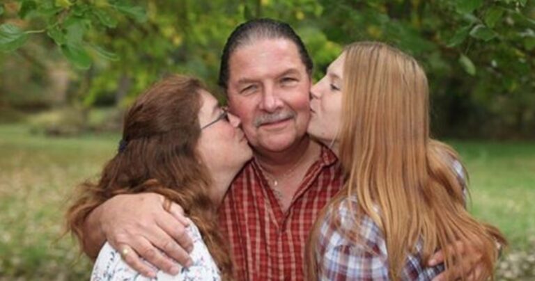 Παντρεύτηκε την 19 χρονών “κοπέλα” του που ήταν έγκυος, με τις ευχές της γυναίκας του!