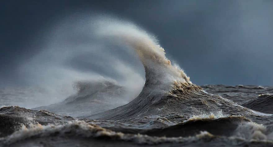 the-freak-liquid-mountains-of-lake-erie-16__880