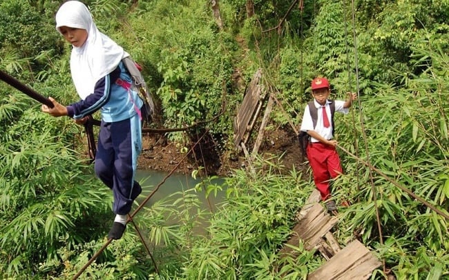 281255-R3L8T8D-650-children-going-to-school-around-the-world-27