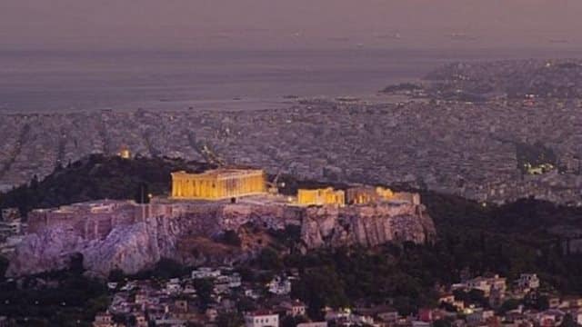 "Η Αθήνα είναι το μεγαλύτερο πανεπιστήμιο του κόσμου" γράφει η Daily Mail