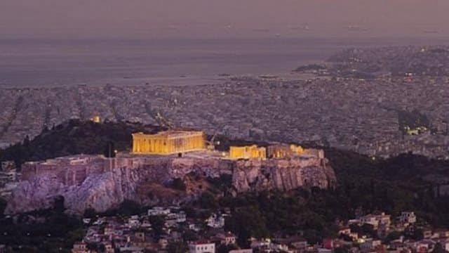"Η Αθήνα είναι το μεγαλύτερο πανεπιστήμιο του κόσμου" γράφει η Daily Mail