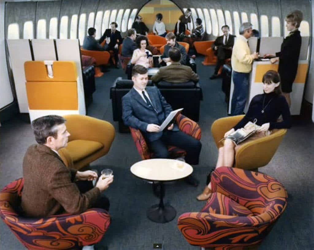 Στο εσωτερικό ενός αεροπλάνου το 1970 1