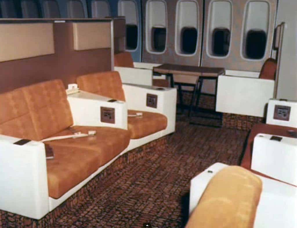 Στο εσωτερικό ενός αεροπλάνου το 1970 2