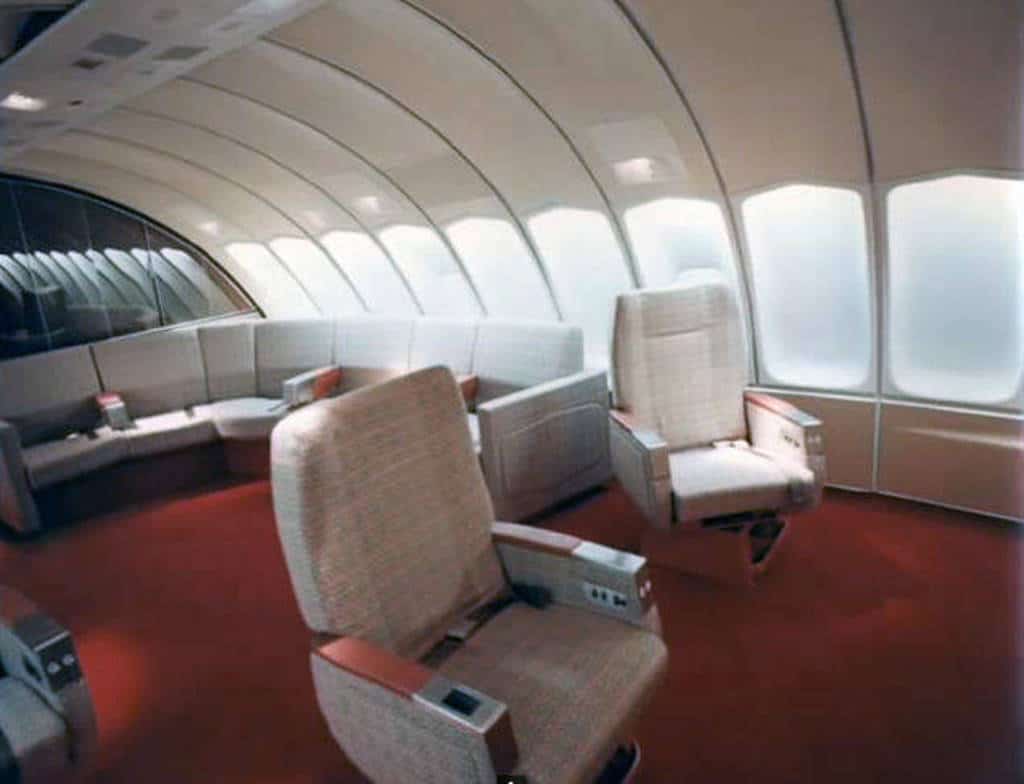 Στο εσωτερικό ενός αεροπλάνου το 1970 8