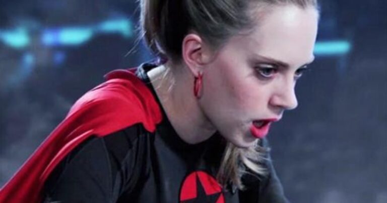 Η σειρά που γράφτηκε και γυρίστηκε από εντελώς μεθυσμένους συντελεστές και ηθοποιούς!