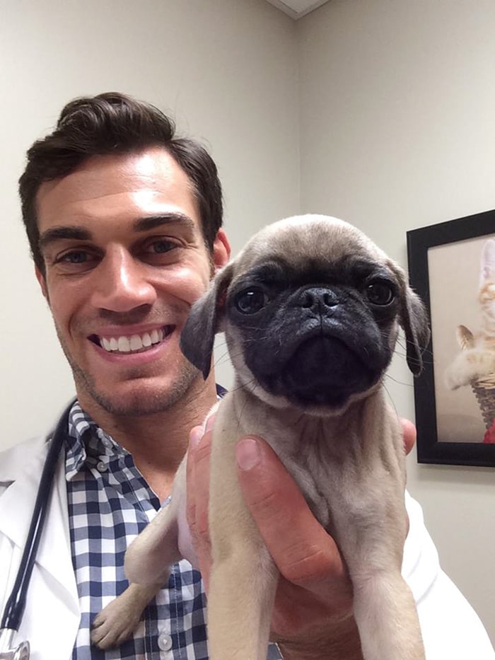 hottest-vet-pet-doctor-evan-antin-california-418__700